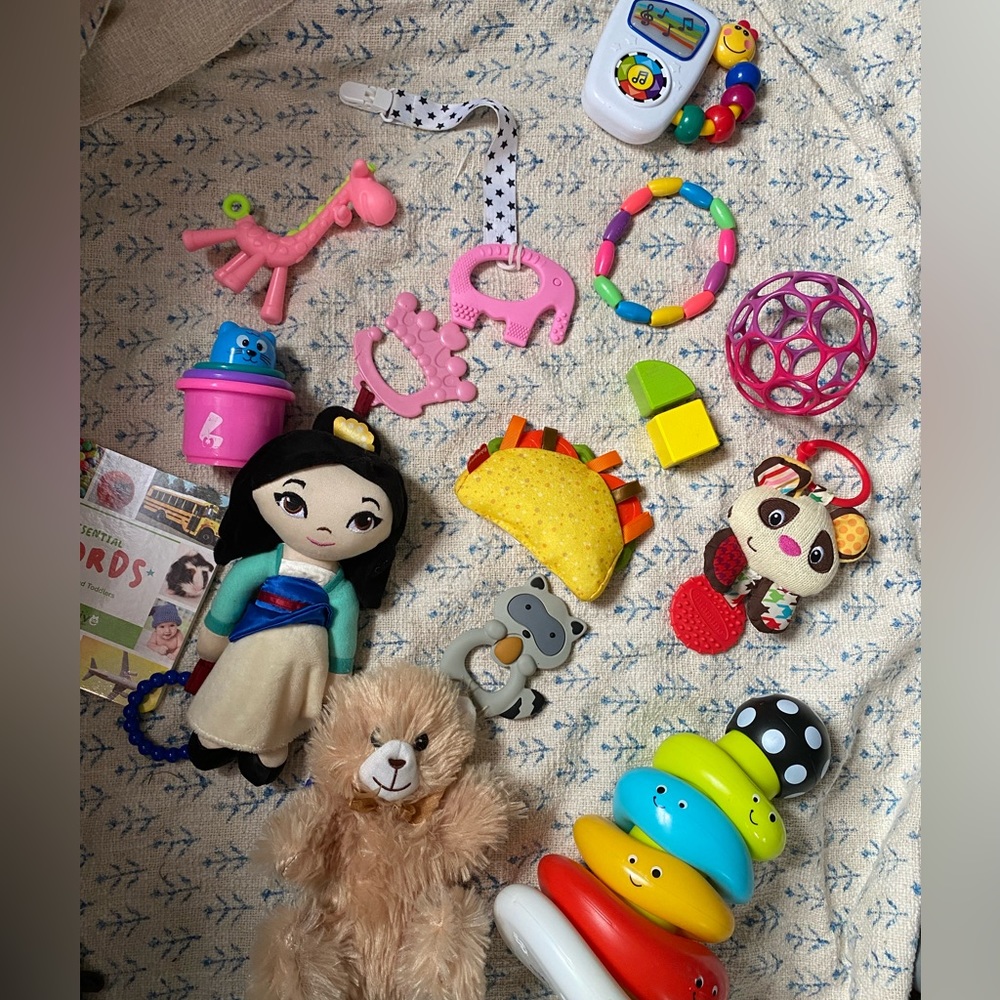 ⭐️HUGE⭐️ Bundle of Baby Toys and Teethers all EUC or GUC